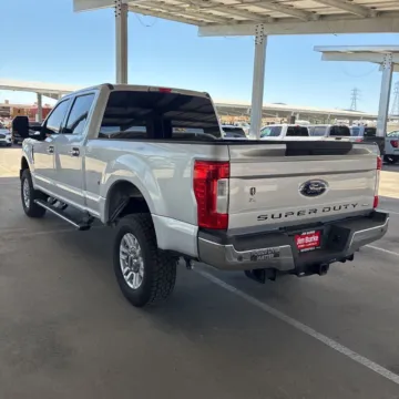 More photos of 2017 Ford F-250SD XLT at Indy Auto Man - Indianapolis, IN