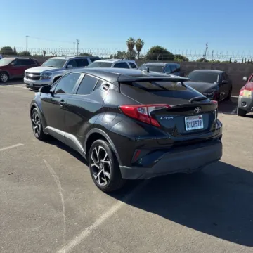 More photos of 2019 Toyota C-HR XLE at Indy Auto Man - Indianapolis, IN