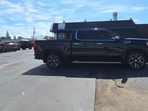 Photos of 2019 GMC Sierra 1500 Denali for sale in Indianapolis, IN at Indy Auto Man - Indianapolis
