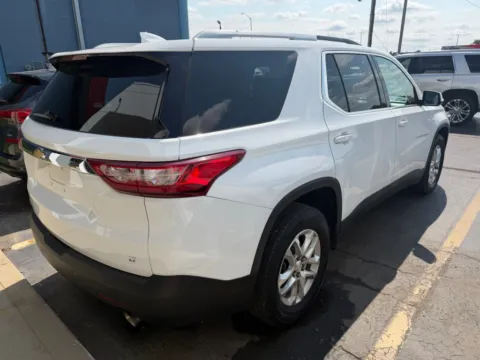 More photos of 2018 Chevrolet Traverse LT Cloth w/1LT at Indy Auto Man - Indianapolis, IN