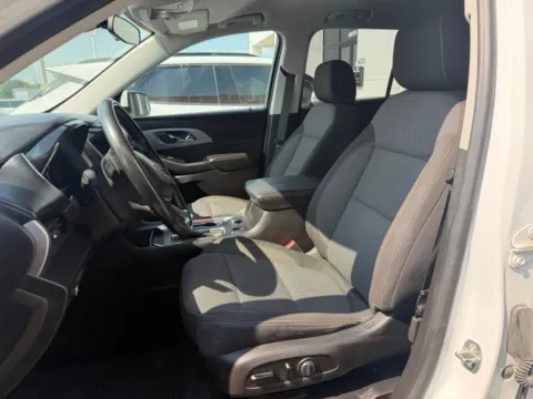 More photos of 2018 Chevrolet Traverse LT Cloth w/1LT at Indy Auto Man - Indianapolis, IN