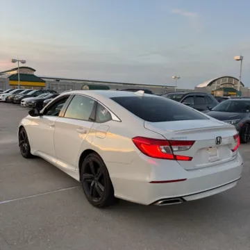 More photos of 2019 Honda Accord Sport at Indy Auto Man - Indianapolis, IN