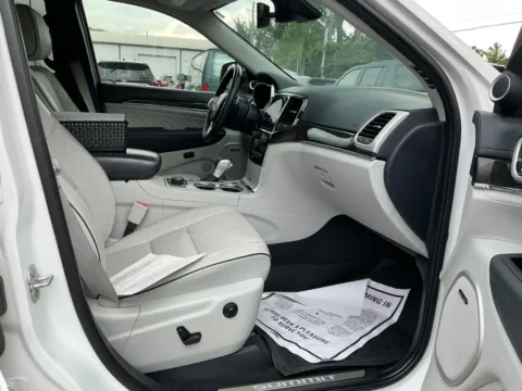 More photos of 2021 Jeep Grand Cherokee Summit at Indy Auto Man - Indianapolis, IN