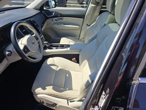 More photos of 2019 Volvo XC90 T6 Momentum at Indy Auto Man - Indianapolis, IN