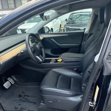 More photos of 2023 Tesla Model Y Performance at Indy Auto Man - Indianapolis, IN