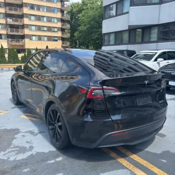 More photos of 2023 Tesla Model Y Performance at Indy Auto Man - Indianapolis, IN