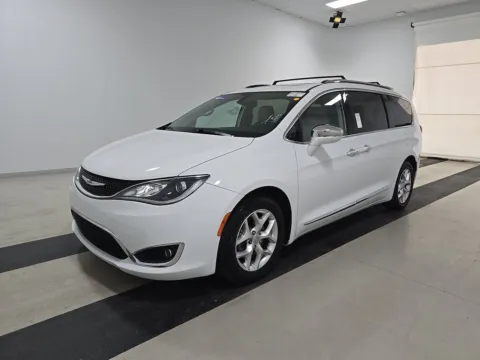 Photos of 2020 Chrysler Pacifica Limited for sale in Indianapolis, IN at Indy Auto Man - Indianapolis