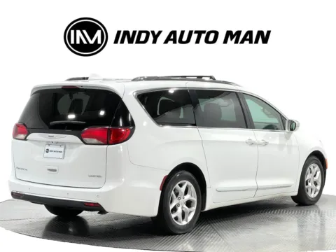More photos of 2020 Chrysler Pacifica Limited at Indy Auto Man - Indianapolis, IN