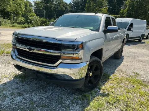 Photos of 2018 Chevrolet Silverado 1500 LT LT1 for sale in Indianapolis, IN at Indy Auto Man - Indianapolis