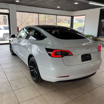 More photos of 2022 Tesla Model 3 Long Range at Indy Auto Man - Indianapolis, IN