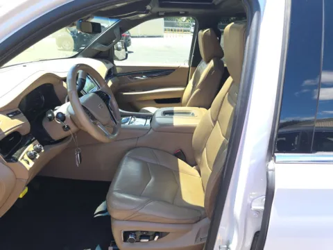 More photos of 2019 Cadillac Escalade Platinum Edition at Indy Auto Man - Indianapolis, IN
