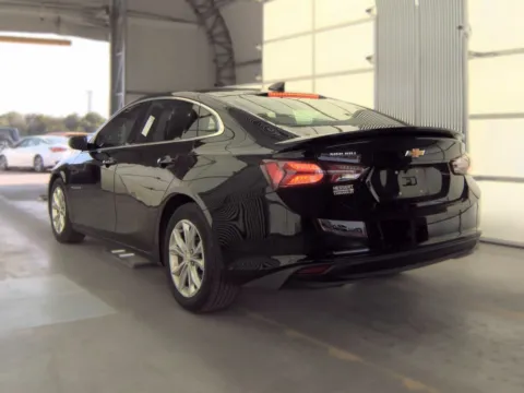 More photos of 2020 Chevrolet Malibu LT at Indy Auto Man - Indianapolis, IN