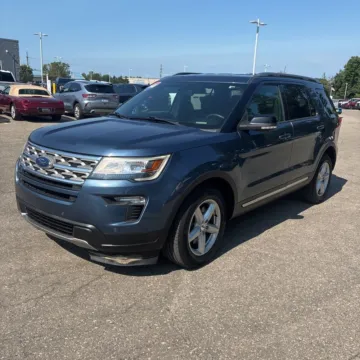 Photos of 2018 Ford Explorer XLT for sale in Indianapolis, IN at Indy Auto Man - Indianapolis