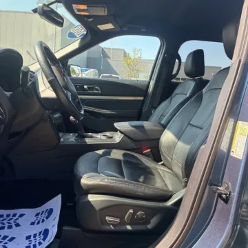 More photos of 2018 Ford Explorer XLT at Indy Auto Man - Indianapolis, IN