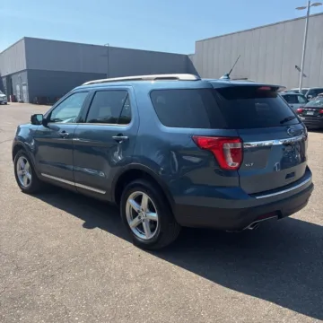 More photos of 2018 Ford Explorer XLT at Indy Auto Man - Indianapolis, IN