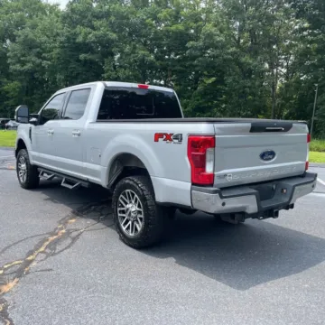 More photos of 2019 Ford F-250SD Lariat at Indy Auto Man - Indianapolis, IN