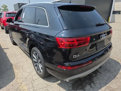 More photos of 2019 Audi Q7 55 Premium Plus quattro at Indy Auto Man - Indianapolis, IN