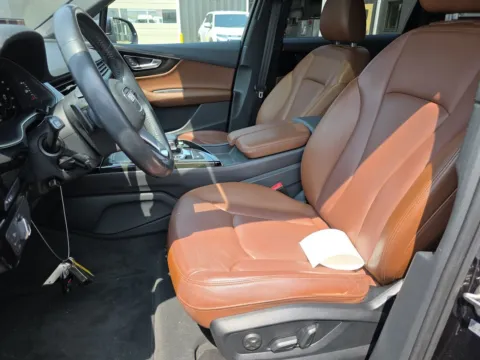 More photos of 2019 Audi Q7 55 Premium Plus quattro at Indy Auto Man - Indianapolis, IN