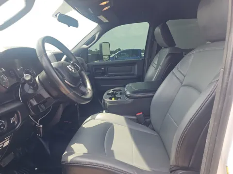 More photos of 2021 Ram 2500 Tradesman at Indy Auto Man - Indianapolis, IN
