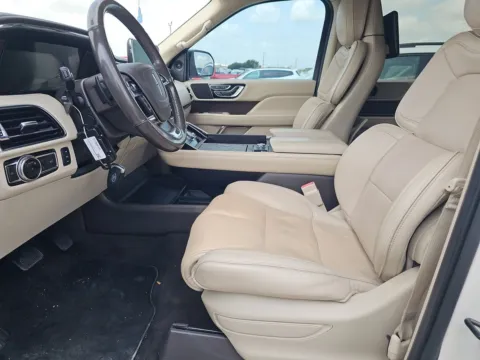 More photos of 2019 Lincoln Navigator L Reserve at Indy Auto Man - Indianapolis, IN