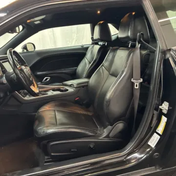More photos of 2015 Dodge Challenger SXT at Indy Auto Man - Indianapolis, IN