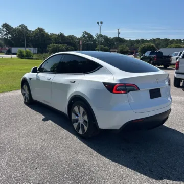 More photos of 2021 Tesla Model Y Long Range at Indy Auto Man - Indianapolis, IN