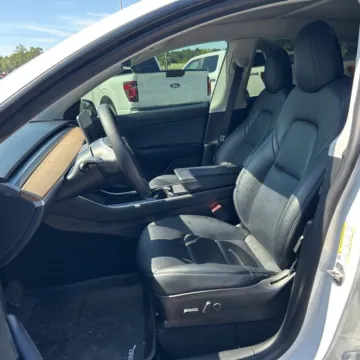 More photos of 2021 Tesla Model Y Long Range at Indy Auto Man - Indianapolis, IN