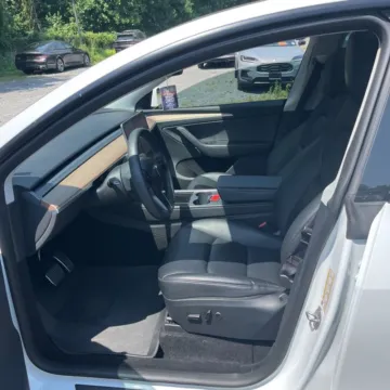 More photos of 2023 Tesla Model Y Long Range at Indy Auto Man - Indianapolis, IN