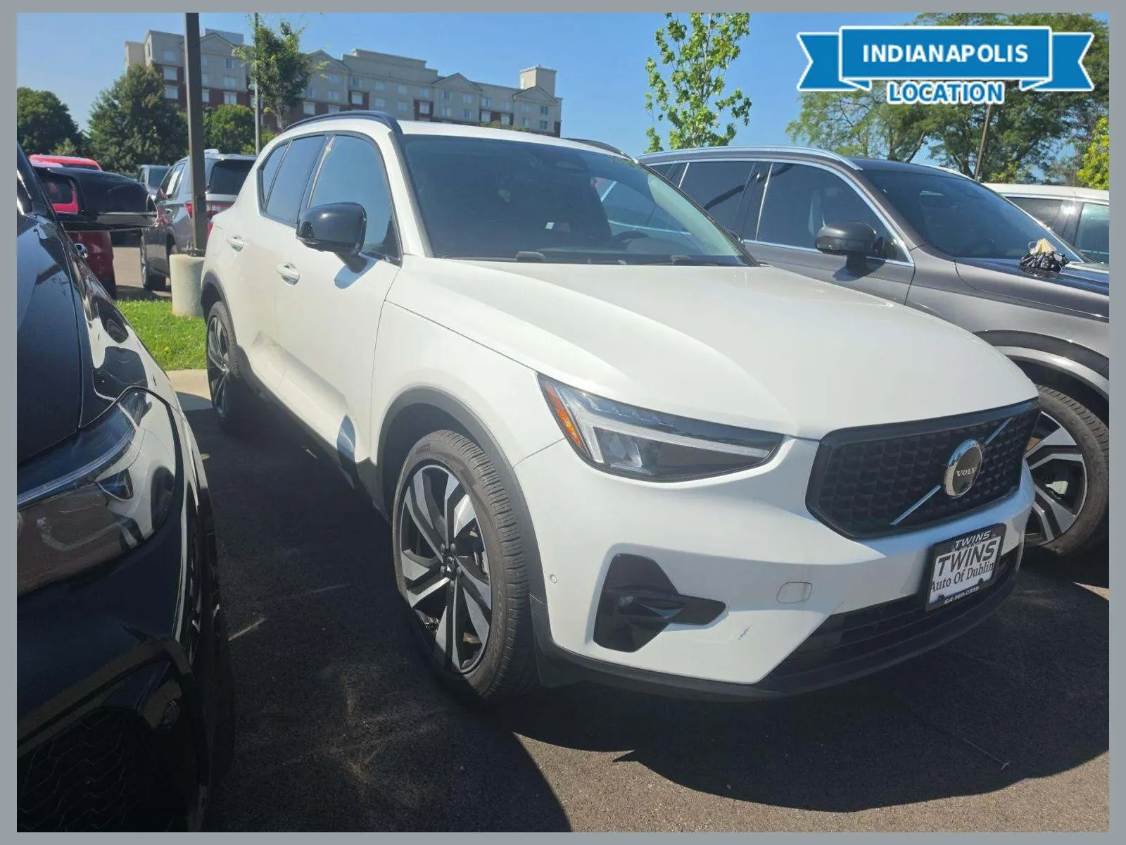 2025 Volvo XC40 B5 Plus Dark Theme
