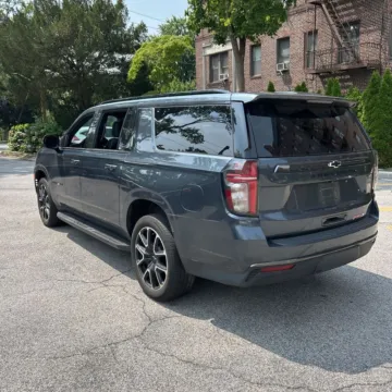 More photos of 2021 Chevrolet Suburban RST at Indy Auto Man - Indianapolis, IN
