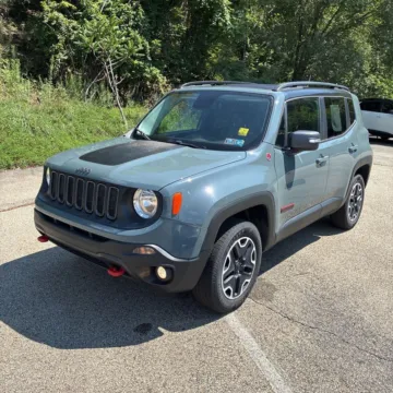 Photos of 2017 Jeep Renegade Trailhawk for sale in Indianapolis, IN at Indy Auto Man - Indianapolis