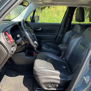 More photos of 2017 Jeep Renegade Trailhawk at Indy Auto Man - Indianapolis, IN