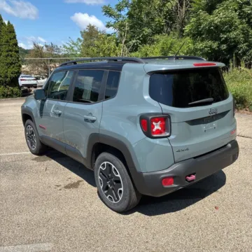 More photos of 2017 Jeep Renegade Trailhawk at Indy Auto Man - Indianapolis, IN