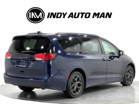 More photos of 2020 Chrysler Pacifica Limited at Indy Auto Man - Indianapolis, IN