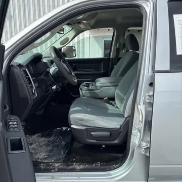 More photos of 2016 Ram 3500 Tradesman at Indy Auto Man - Indianapolis, IN