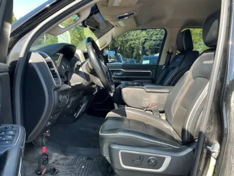 More photos of 2019 Ram 1500 Laramie at Indy Auto Man - Indianapolis, IN