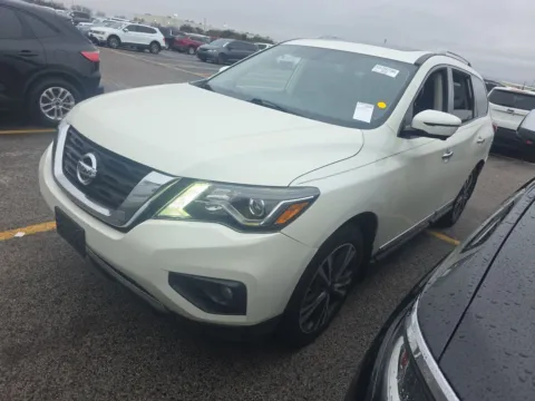 Photos of 2019 Nissan Pathfinder Platinum for sale in Indianapolis, IN at Indy Auto Man - Indianapolis