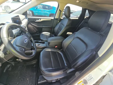 More photos of 2020 Ford Escape SEL at Indy Auto Man - Indianapolis, IN
