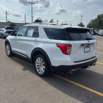 More photos of 2021 Ford Explorer Limited at Indy Auto Man - Indianapolis, IN