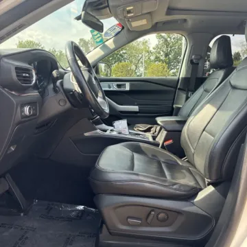 More photos of 2021 Ford Explorer Limited at Indy Auto Man - Indianapolis, IN