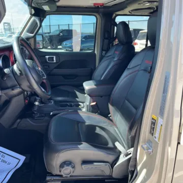 More photos of 2020 Jeep Gladiator Rubicon at Indy Auto Man - Indianapolis, IN