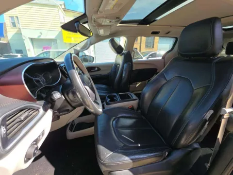 More photos of 2019 Chrysler Pacifica Limited at Indy Auto Man - Indianapolis, IN