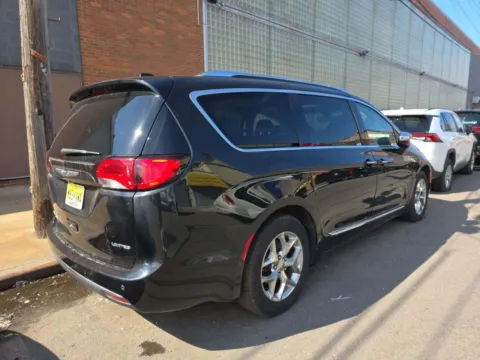 Photos of 2019 Chrysler Pacifica Limited for sale in Indianapolis, IN at Indy Auto Man - Indianapolis
