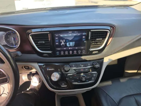 More photos of 2019 Chrysler Pacifica Limited at Indy Auto Man - Indianapolis, IN