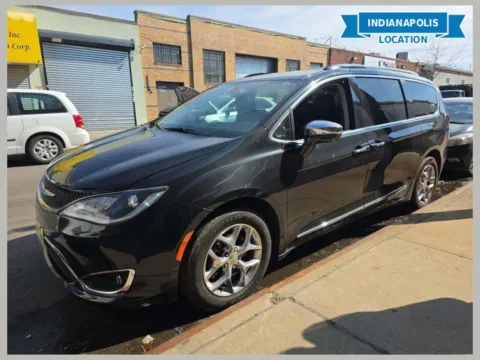Black 2019 Chrysler Pacifica Limited for sale in Indianapolis, IN