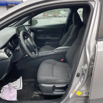 More photos of 2019 Toyota C-HR LE at Indy Auto Man - Indianapolis, IN