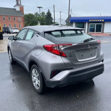 More photos of 2019 Toyota C-HR LE at Indy Auto Man - Indianapolis, IN