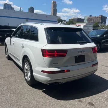 More photos of 2018 Audi Q7 3.0T Premium Plus quattro at Indy Auto Man - Indianapolis, IN