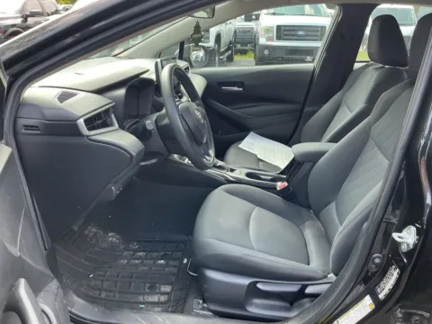 More photos of 2021 Toyota Corolla LE at Indy Auto Man - Indianapolis, IN