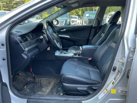 More photos of 2013 Toyota Camry SE at Indy Auto Man - Indianapolis, IN